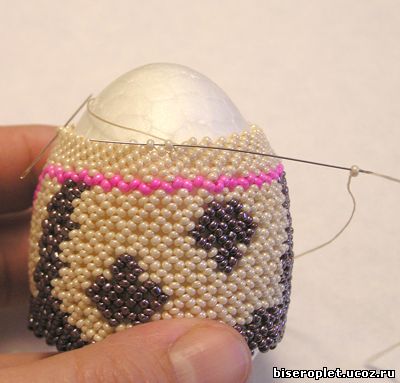 Сувенирное яйцо: оплетаем бисером верхнюю часть