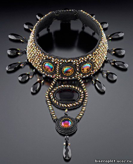 Ожерелье с камнями, бисером и кристаллами Сваровски